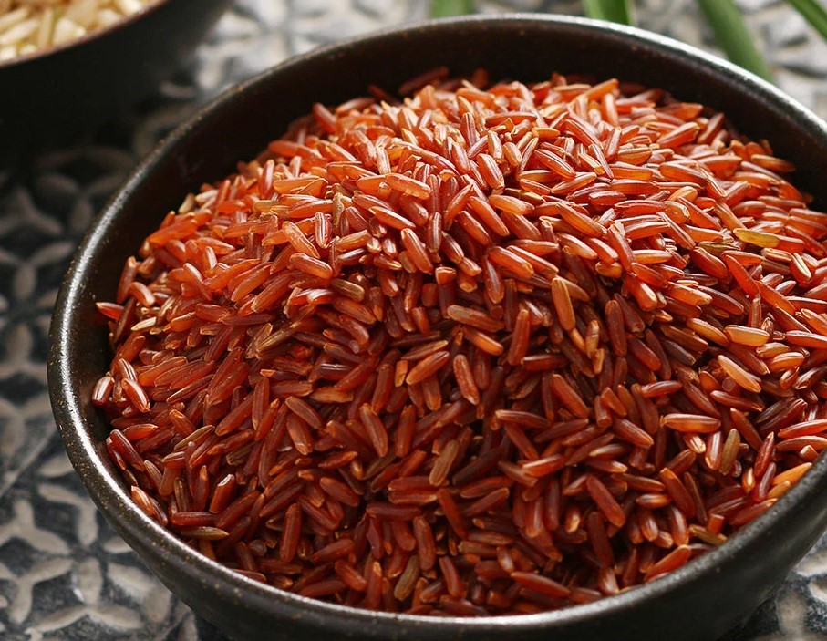 Gạo lứt là thực phẩm có thể thay thế gạo trắng trong thực đơn giảm cân