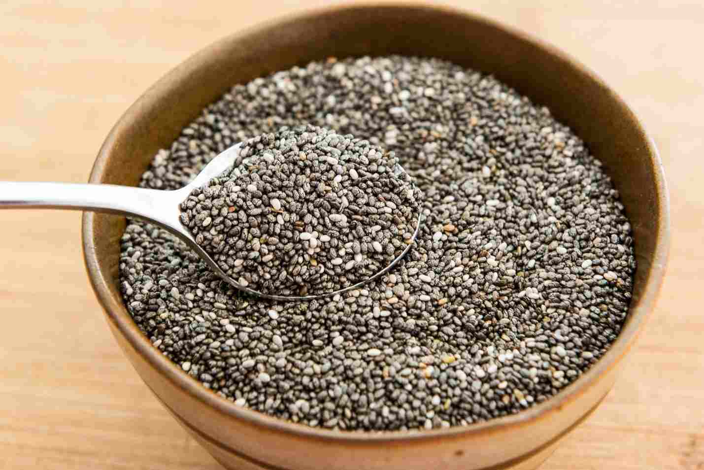 Sử dụng hạt chia vào các bữa ăn trong ngày để có thể giảm cân